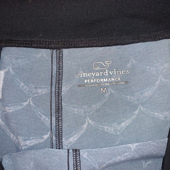 Women’s vineyard vines shorts - Picture 2 of 3